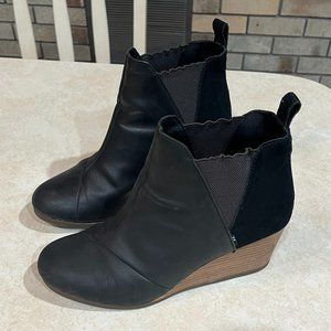 EUC TOMS Kelsey Wedge Bootie